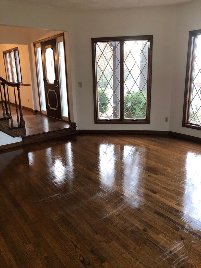 Building Photo - Old English Tudor Style Home in South Charleston
