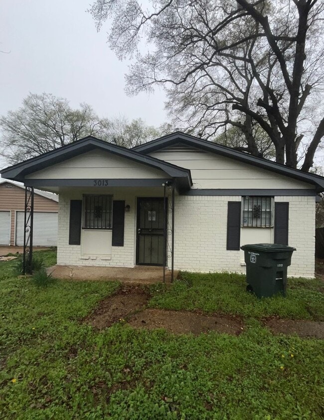 Building Photo - Renovated house in quite Neighborhood