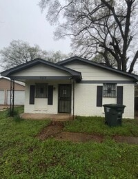 Building Photo - Renovated house in quite Neighborhood