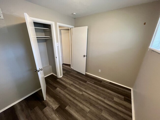 Building Photo - Recently Renovated Three Bedroom Move In R...