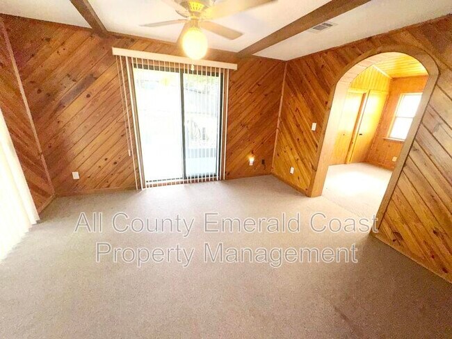 Building Photo - 504 Kelly St