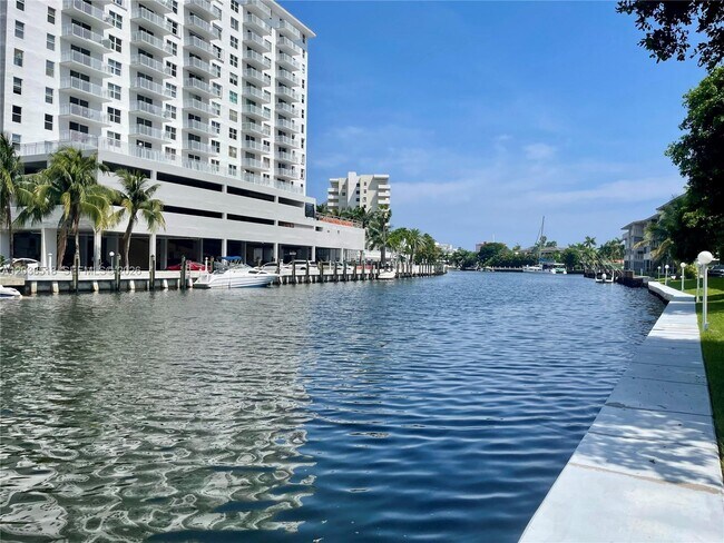 Building Photo - 450 Paradise Isle Blvd