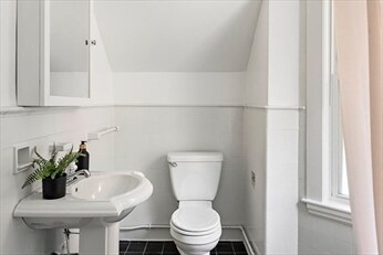 Building Photo - 1281 Walnut St