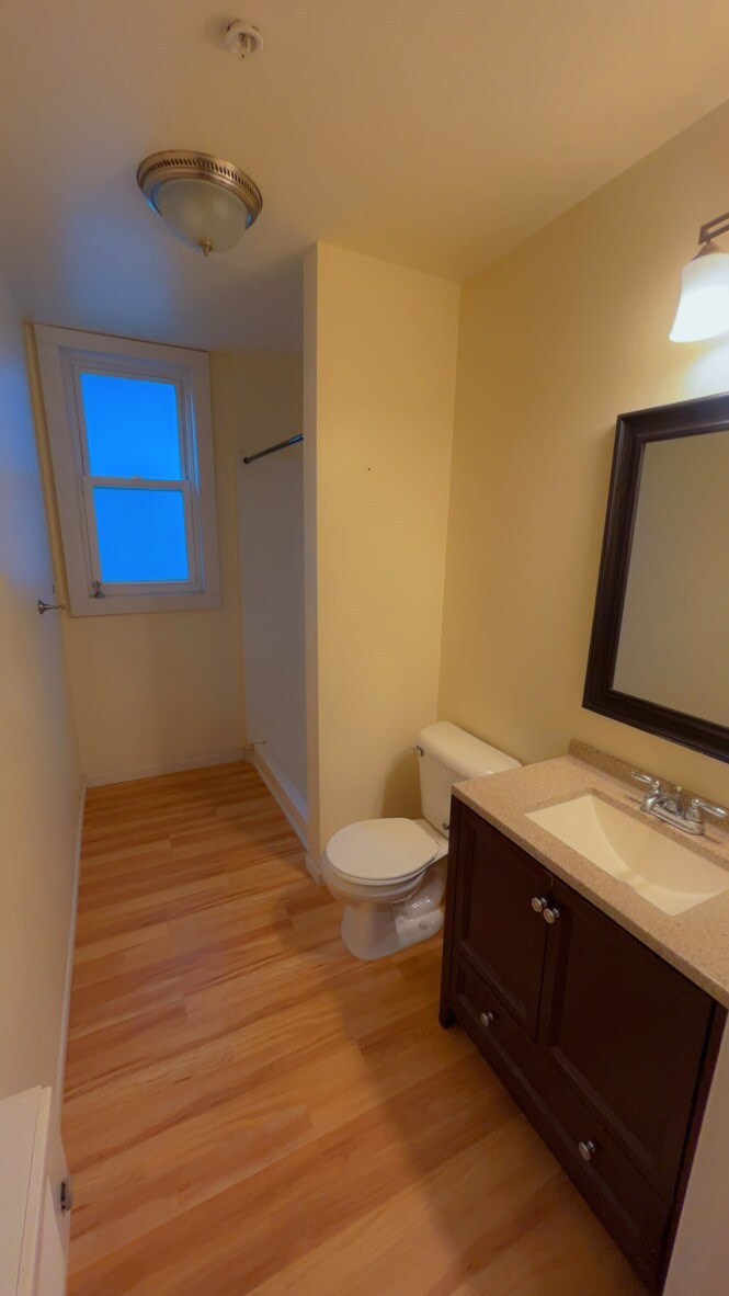 Building Photo - 171 Schiller St