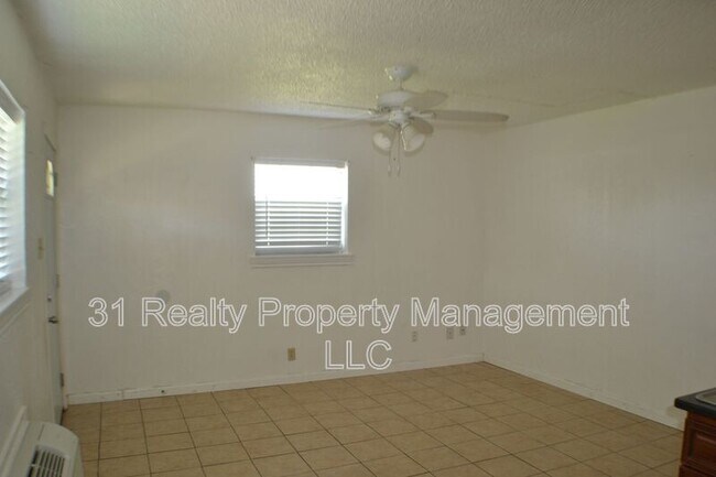 Building Photo - 704 Frisco Rd