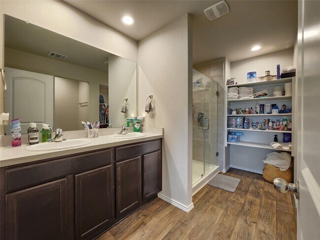 Building Photo - 13912 Great Pnes Ct