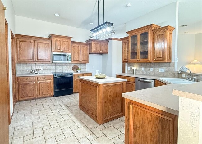 Building Photo - 18212 Willow Oak Ln