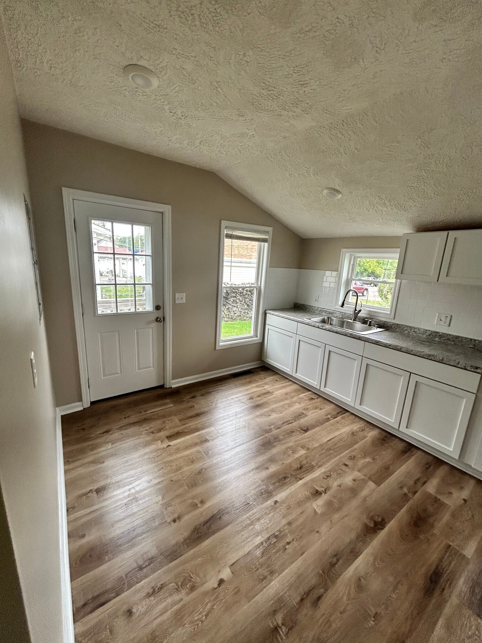 Building Photo - 908 Garfield Ave