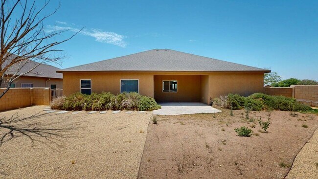 Building Photo - Spacious 4-Bed/3-Bath in Alamogordo, NM