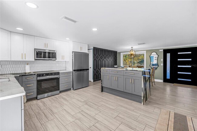 Building Photo - 354 74th Ave NE