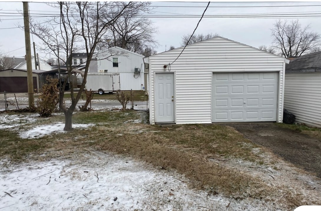 Building Photo - 317 E 20th St