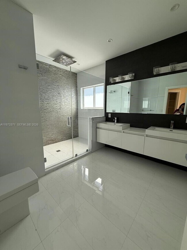 Building Photo - 10942 NW 59th St