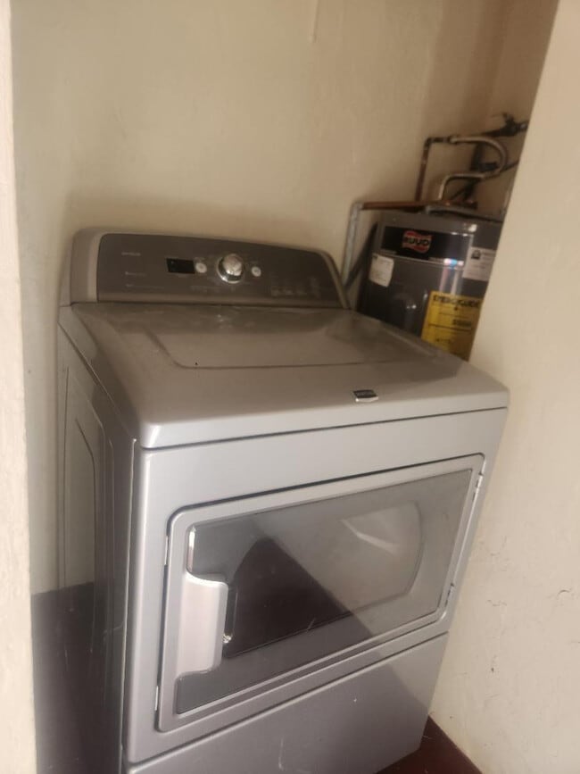 Building Photo - 1261 NE 2nd St