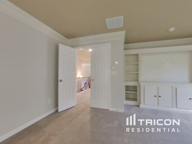 Building Photo - 701 Sterling Reserve