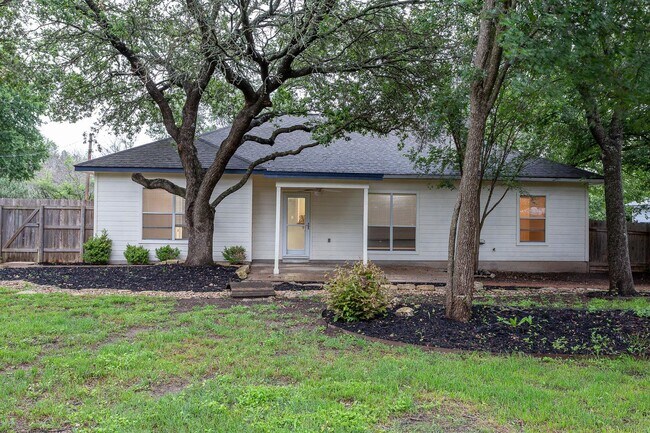 Building Photo - Inviting 4/BR 2/BA Home with Open Layout and Natural Light