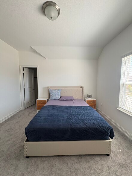 Building Photo - 3624 Cadogan St