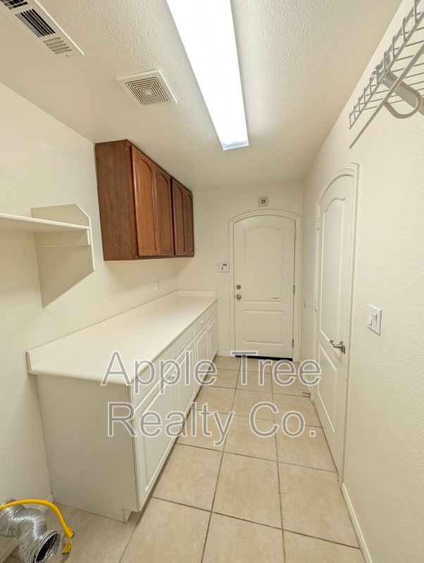 Building Photo - 1560 Gazebo Ln