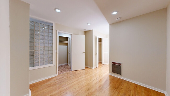 Building Photo - 1860 Jackson St