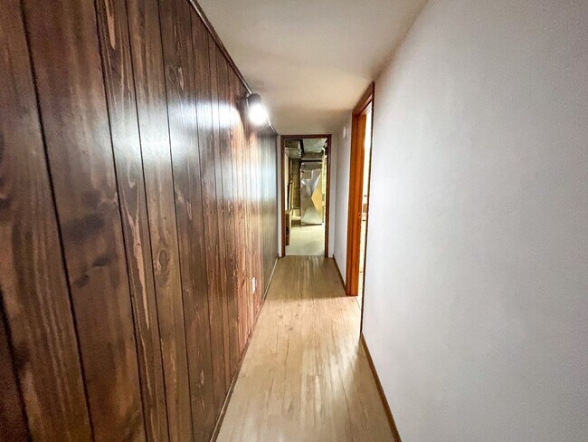 Building Photo - 1550 Corina Dr SE