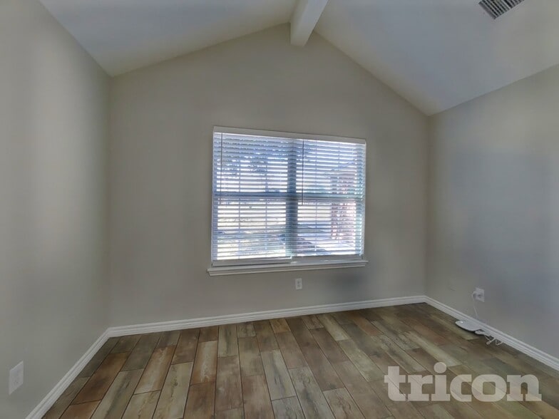 Building Photo - 16229 Summerset Estates Blvd