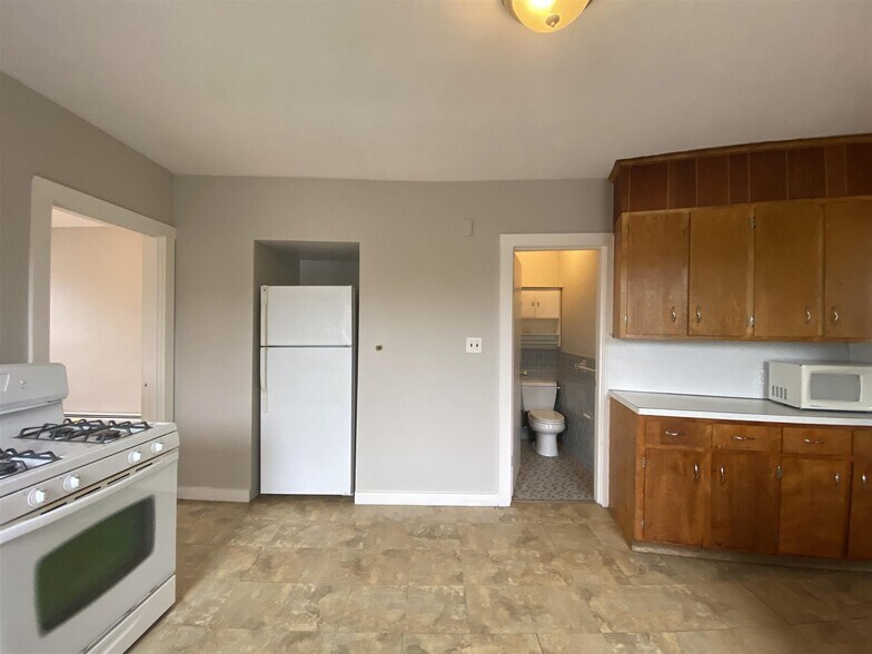 Building Photo - 23 Elmer St