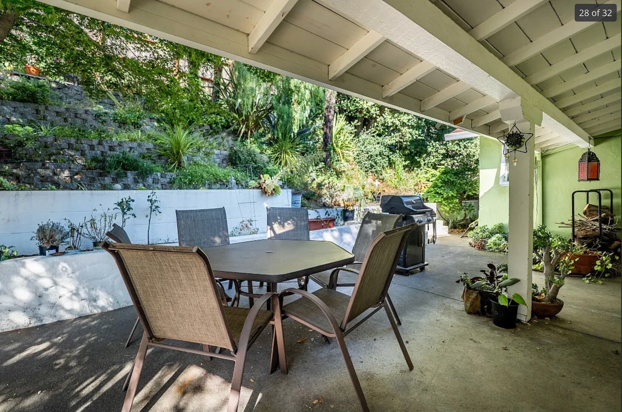 Shared large patio table - 136 Farallon Dr