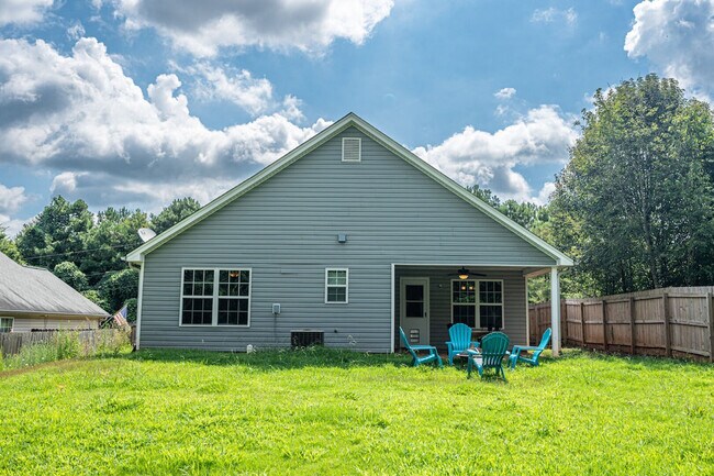 Building Photo - 20 Larkspur Avenue