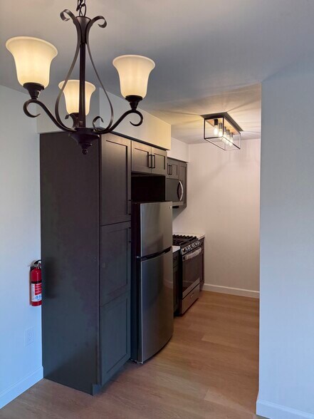 Building Photo - 35 Gena Ct