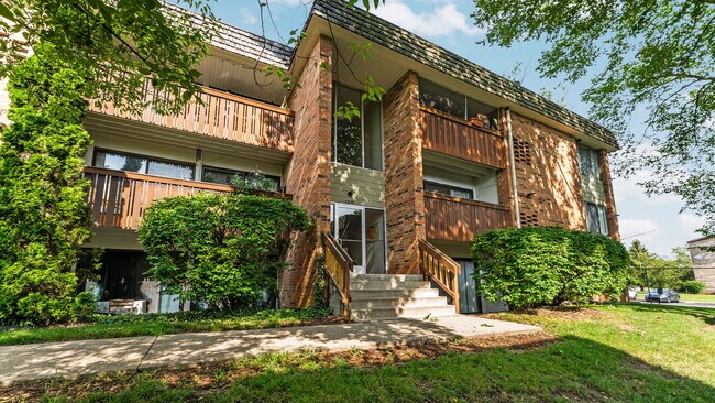 Building Photo - 1225 S Maple Rd