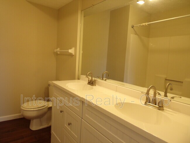 Building Photo - 7839 Meadowhaven Blvd