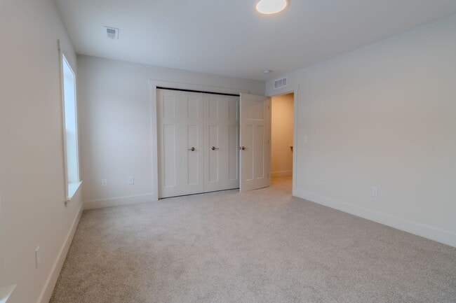 Building Photo - Trailside Condo-2 Bd 2.5 Bath
