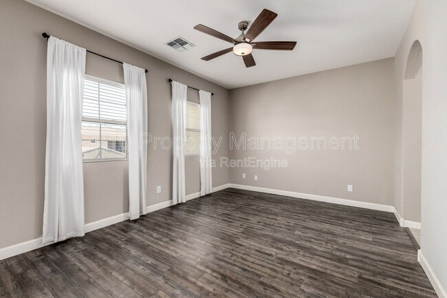 Building Photo - 1367 S Country Club Dr