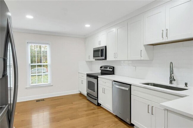 Building Photo - 8 Huntington Pl Dr