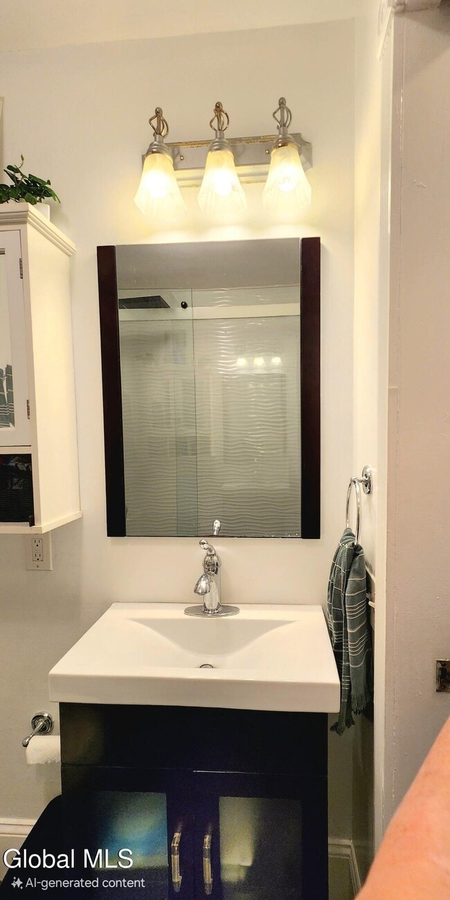 Building Photo - 76 Caroline St