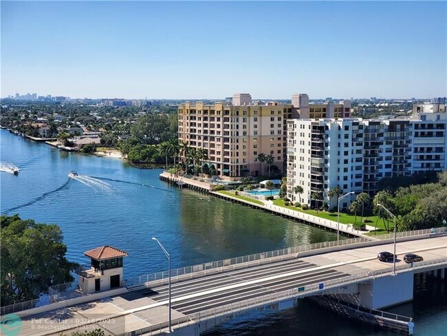Building Photo - 1401 N Riverside Dr