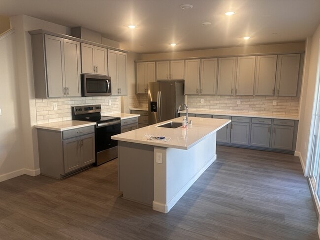 Building Photo - 1750 Yukon Territory Ave