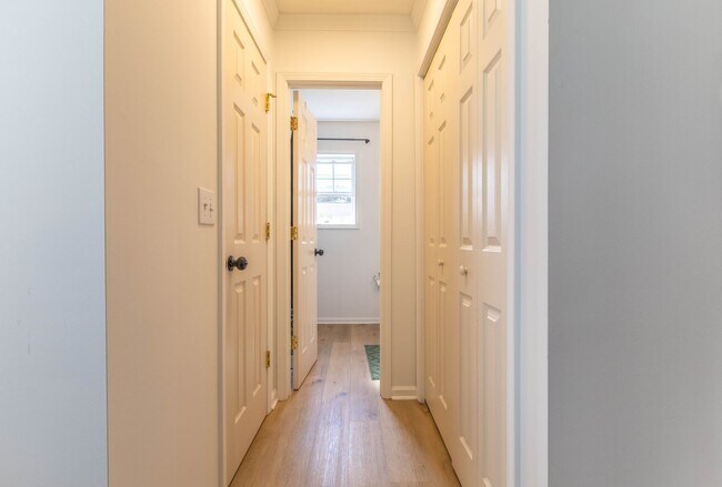 Building Photo - READY SOON! Beautifully Updated 3BR/2BA Ho...