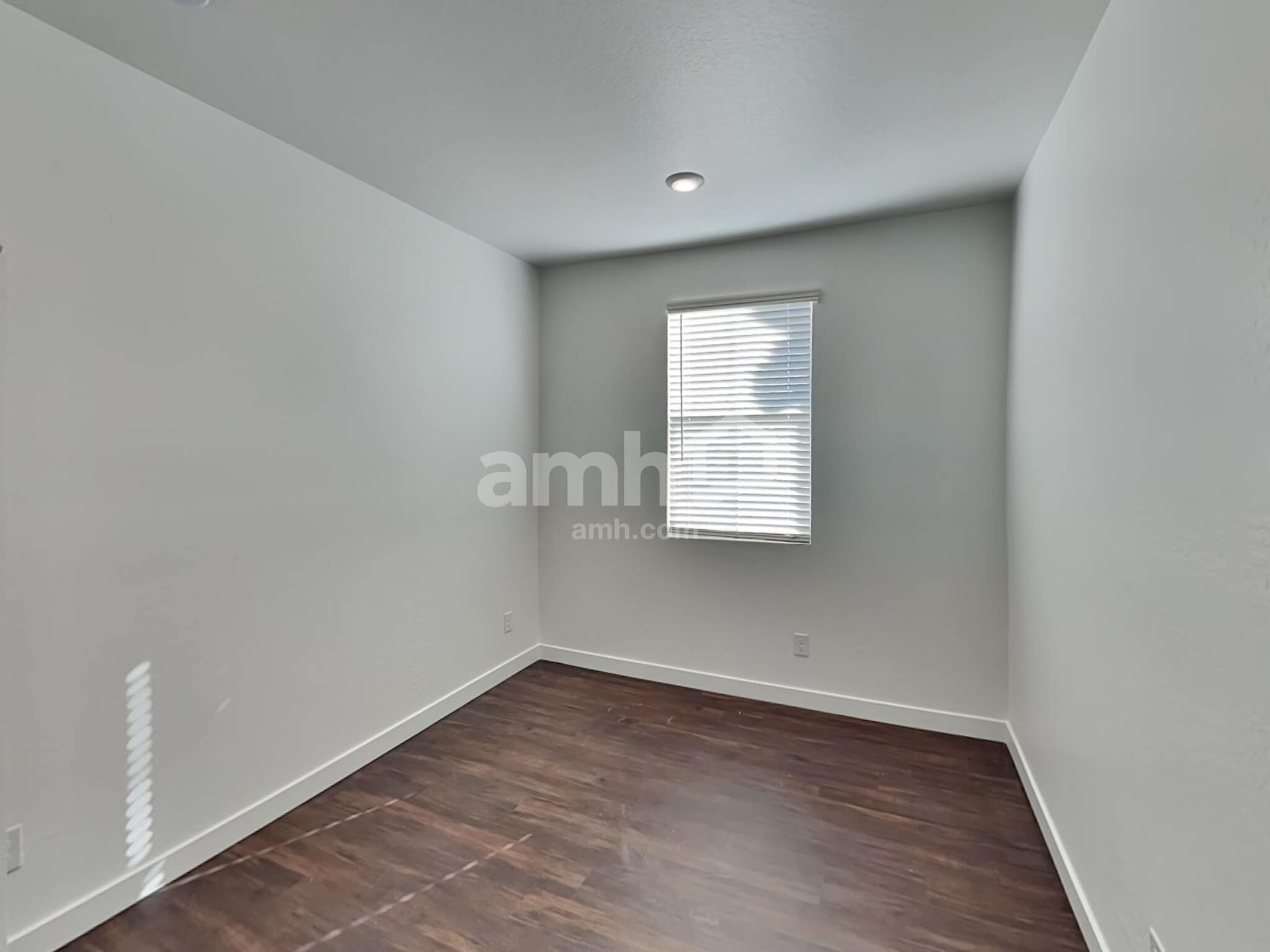 Building Photo - 2124 W Alicia Dr