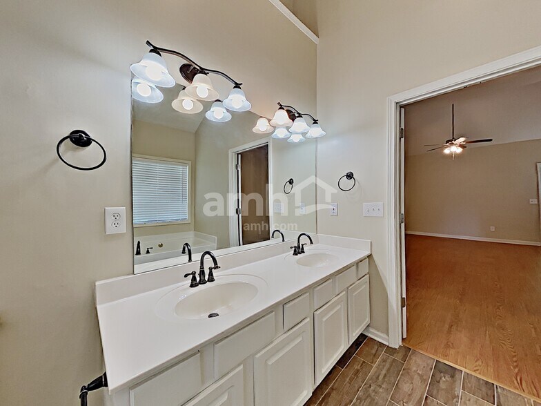 Building Photo - 960 Fountain Glen Dr