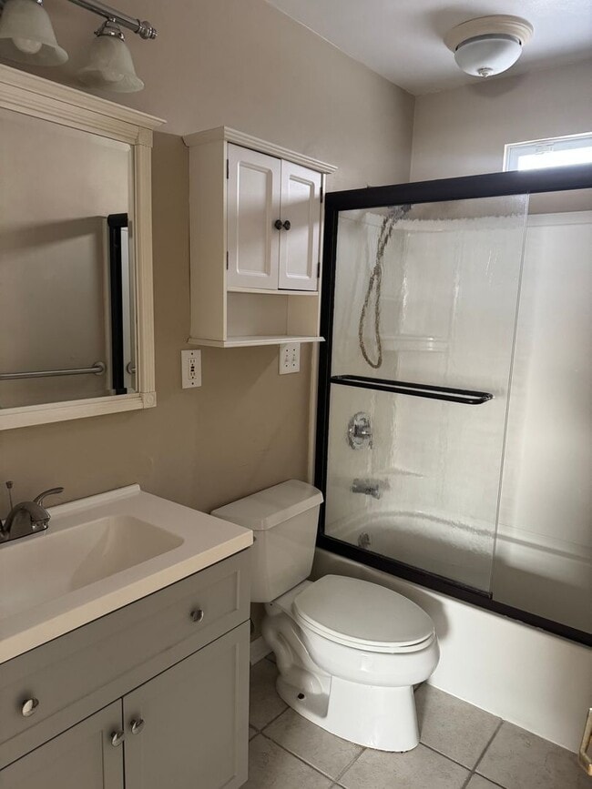 Building Photo - 3 Bedroom Cape Cod - Upper Arlington, OH