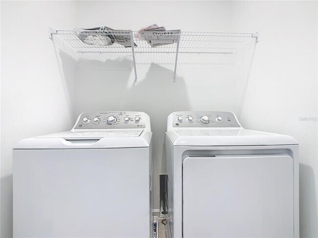 Building Photo - 3270 Vesara Dr