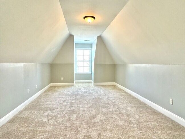 Building Photo - Now Leasing a 4-bedroom 2 bath home in Oli...