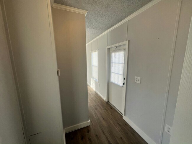 Building Photo - 2224 Chicago Cubs St