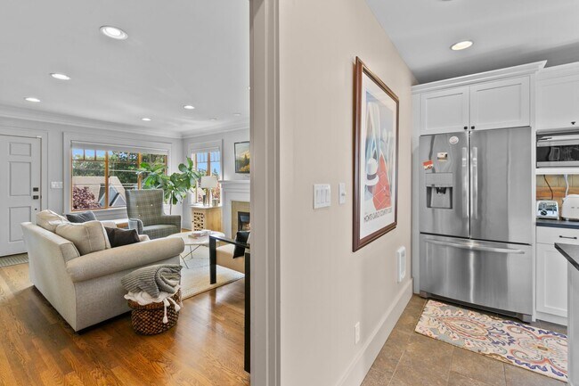Building Photo - 3bd/1.75ba Seattle Home
