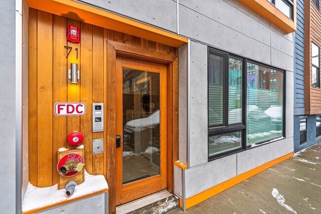 Building Photo - 71 Border St