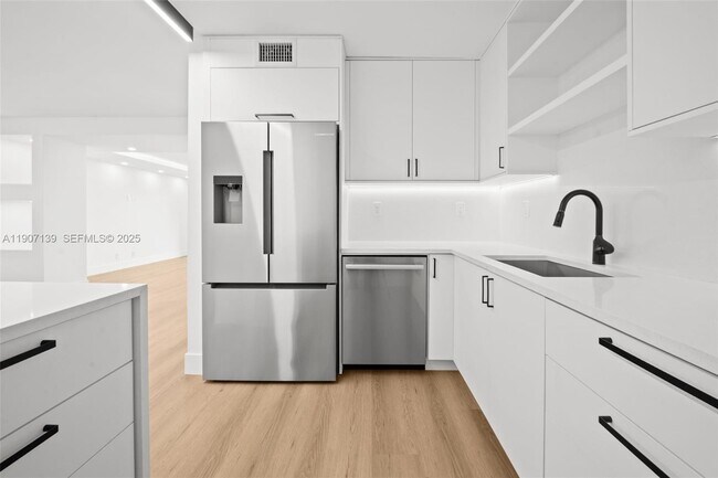 Building Photo - 8107 SW 72nd Ave