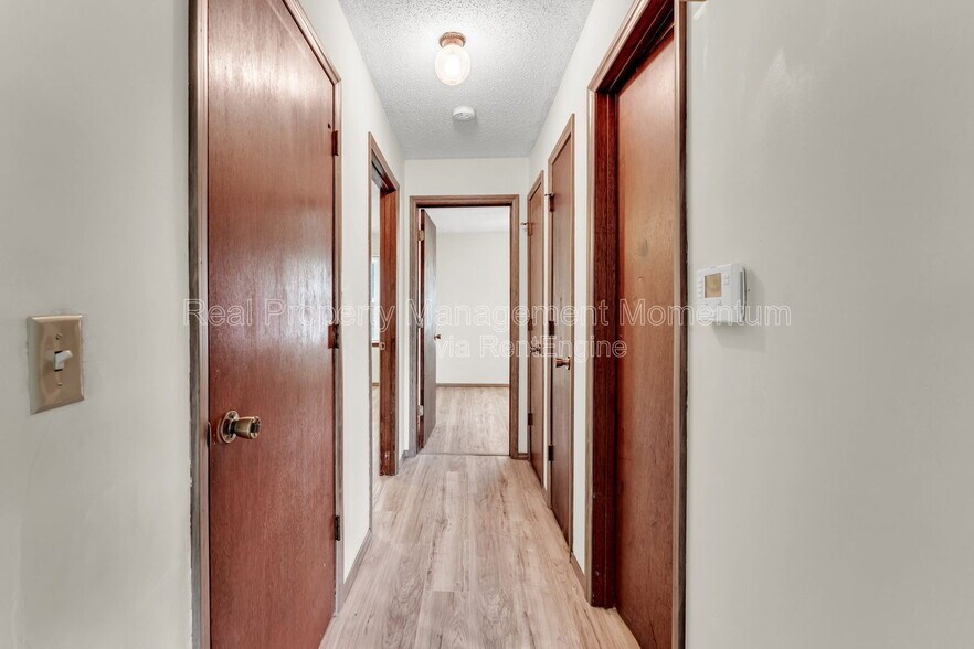 Building Photo - 716 E Locust St