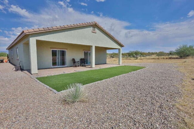 Building Photo - Rural Property in Vail on 1 acre fully fenced