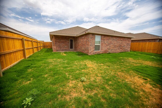 Building Photo - New Beginnings Start at AMRR: 3 Bedroom in Hill Valley!