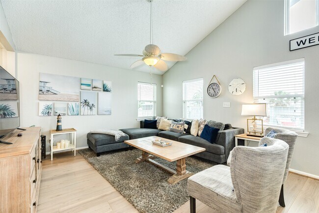 Building Photo - 16614 Bermuda Way